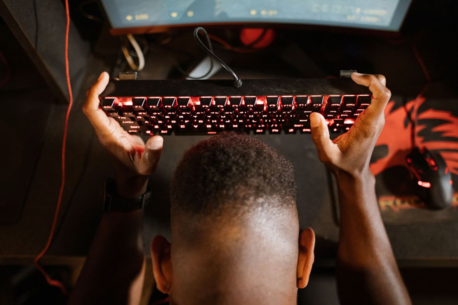 The Daily Training Routine of a Professional Esports Player